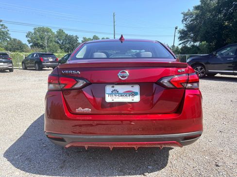 Used 2021 Nissan Versa SR w/ Convenience Package FWD image 4