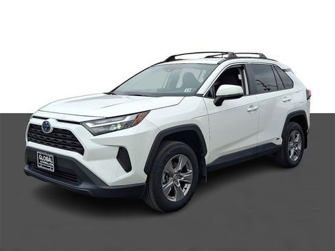 Used 2022 Toyota RAV4 XLE image 3