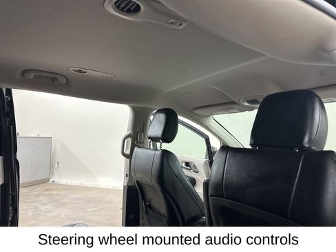 Used 2020 Chrysler Pacifica Touring-L image 22