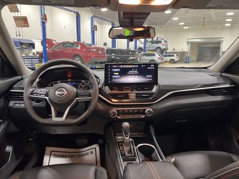 Used 2023 Nissan Altima 2.5 SR w/ SR Premium Package AWD/4WD image 5