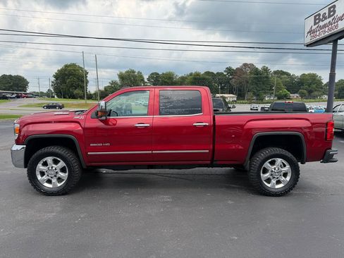 Used 2018 GMC Sierra 2500 SLT w/ Duramax Plus Package AWD/4WD image 9