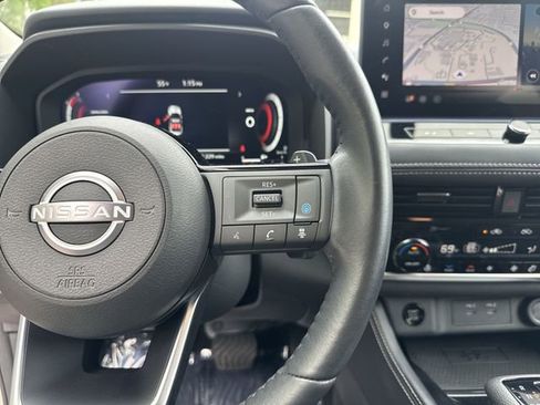 Used 2024 Nissan Rogue Platinum w/ Platinum Premium Package image 18