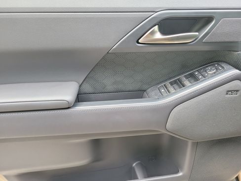Used 2026 Lexus GX 550 w/ Accessory Package (CT) AWD/4WD image 19