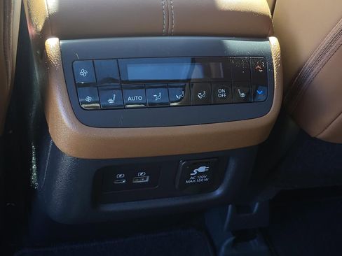 Used 2024 Nissan Pathfinder Platinum w/ Cargo Package image 22