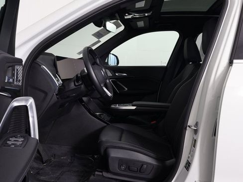 Used 2025 BMW X1 xDrive28i w/ Premium Package image 10