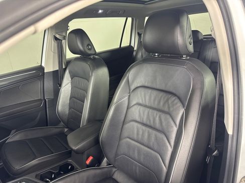 Used 2018 Volkswagen Tiguan SEL Premium image 15