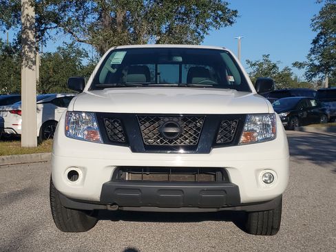 Certified 2020 Nissan Frontier SV w/ Midnight Edition Floor Mats image 2
