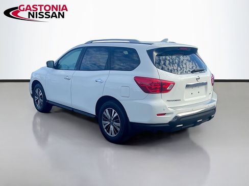 Used 2020 Nissan Pathfinder S image 6