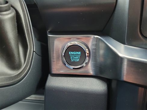 New 2026 Ford F250 Lariat w/ Black Appearance Package image 21