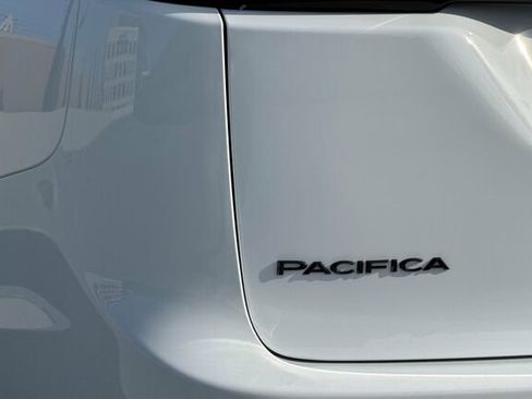 New 2026 Chrysler Pacifica Select image 24