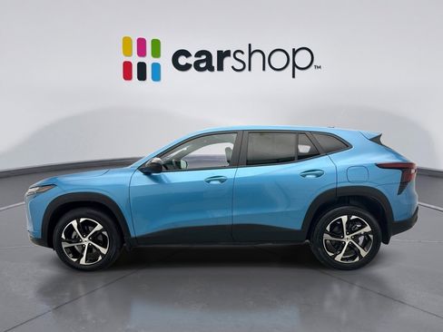 Used 2025 Chevrolet Trax RS w/ Sunroof Package FWD image 2