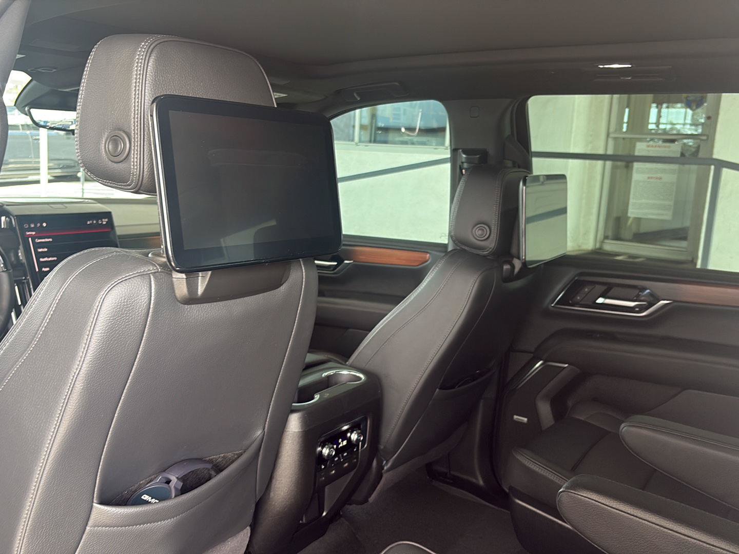 Used 2025 GMC Yukon Denali w/ Denali Reserve Package AWD/4WD image 27