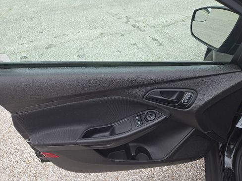 Used 2015 Ford Focus S FWD image 16