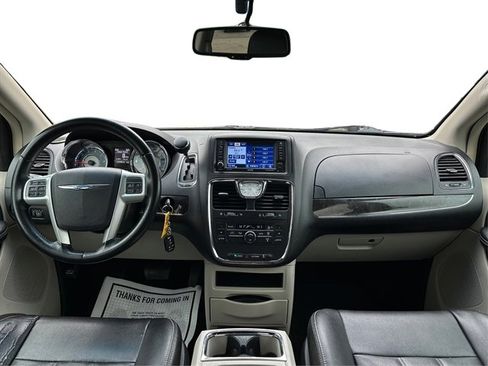 Used 2014 Chrysler Town & Country Touring FWD image 21