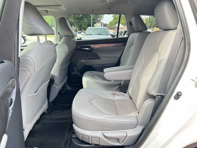 Used 2021 Toyota Highlander Limited AWD/4WD image 20