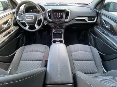 Used 2022 GMC Terrain SLE w/ Driver Convenience Package image 3