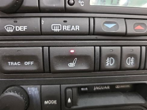 Used 2000 Jaguar XK8 Convertible image 15