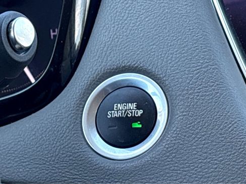 Used 2017 Cadillac XT5 Luxury w/ Driver Awareness Package image 7