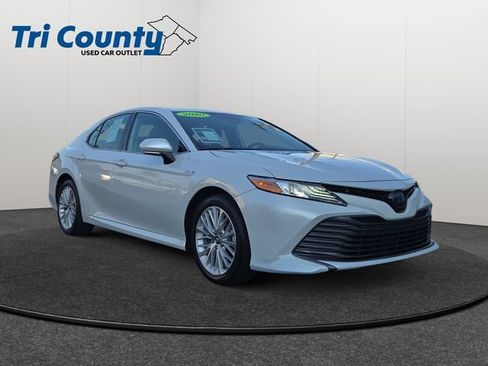 Used 2020 Toyota Camry XLE w/ Sunroof Package FWD image 1