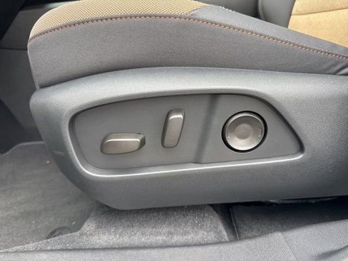New 2026 Chevrolet Equinox ACTIV w/ Convenience Package III AWD/4WD image 17