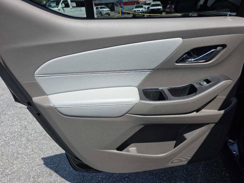 Used 2019 Chevrolet Traverse LT image 17