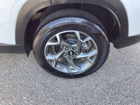 Used 2025 Chevrolet Trax LT w/ LT Convenience Package FWD image 35
