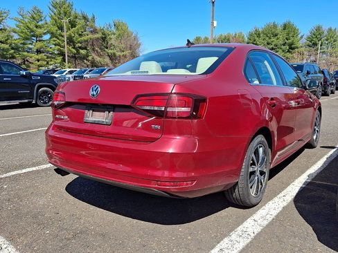Used 2017 Volkswagen Jetta SE image 4
