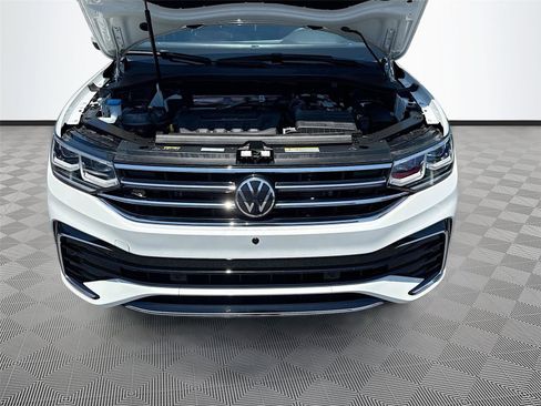 Used 2024 Volkswagen Tiguan SEL R-Line AWD/4WD image 2