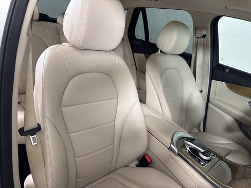 Used 2018 Mercedes-Benz GLC 300 w/ Multimedia Package image 25