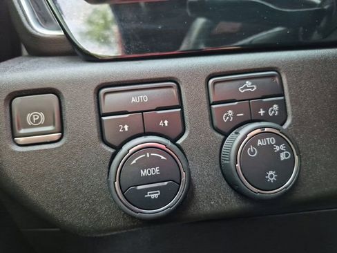 Used 2023 Chevrolet Silverado 1500 LT AWD/4WD image 25