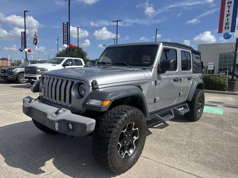 Used 2018 Jeep Wrangler Unlimited Sport S AWD/4WD image 3