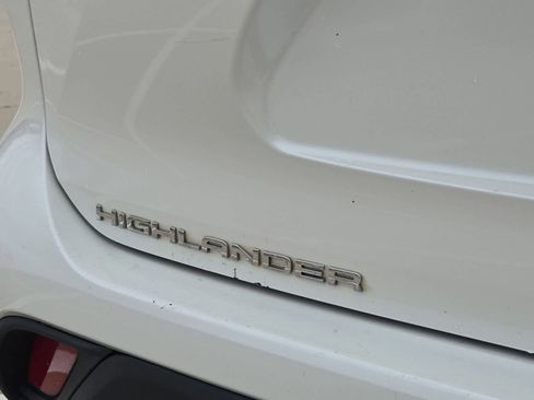 Used 2021 Toyota Highlander XLE FWD image 12