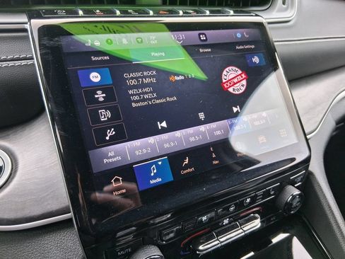 Used 2023 Jeep Grand Cherokee Limited w/ Luxury Tech Group II AWD/4WD image 21