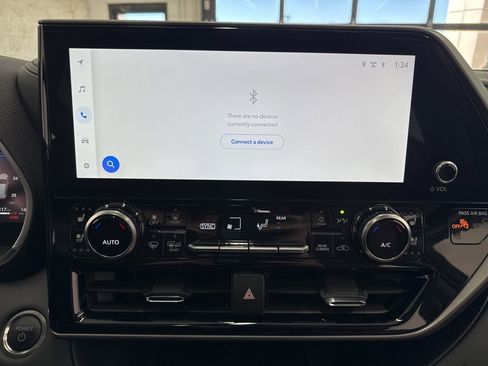 Certified 2025 Toyota Highlander Limited image 28