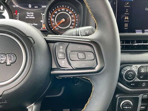 Used 2024 Jeep Gladiator Sport image 11