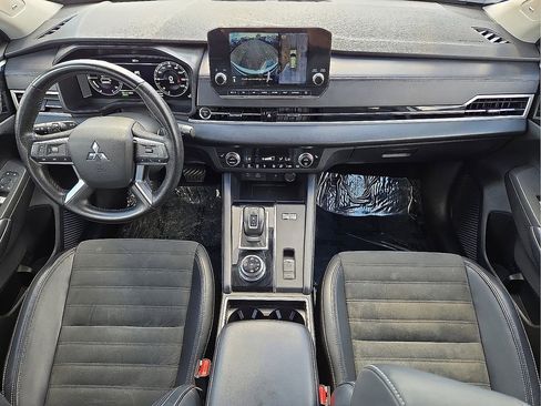 Used 2023 Mitsubishi Outlander SE image 17