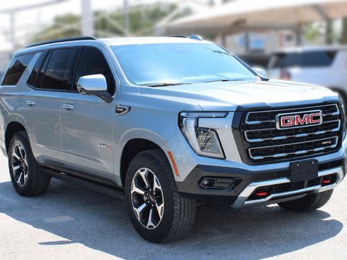 Used 2025 GMC Yukon AT4 AWD/4WD image 2