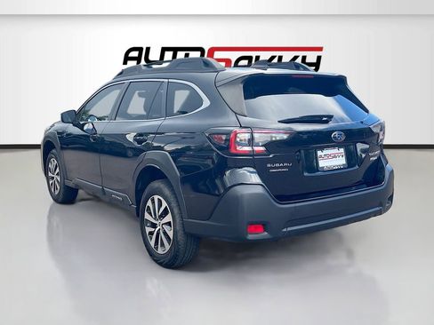 Used 2023 Subaru Outback Premium image 5