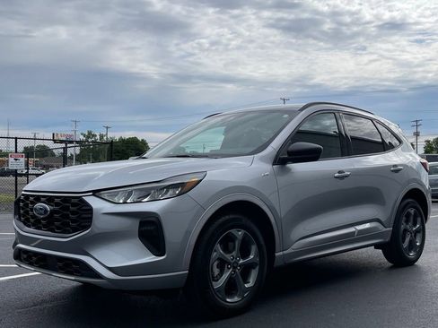 Used 2024 Ford Escape ST-Line w/ Tech Pack #1 AWD/4WD image 2