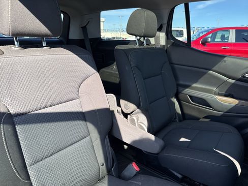 Used 2022 GMC Acadia SLE w/ Driver Convenience Package image 8