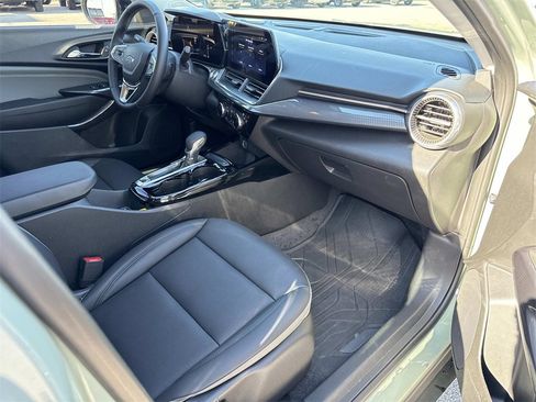 Used 2025 Chevrolet Trax ACTIV w/ Driver Confidence Package image 29