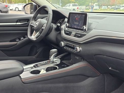 Used 2024 Nissan Altima 2.5 SR image 9