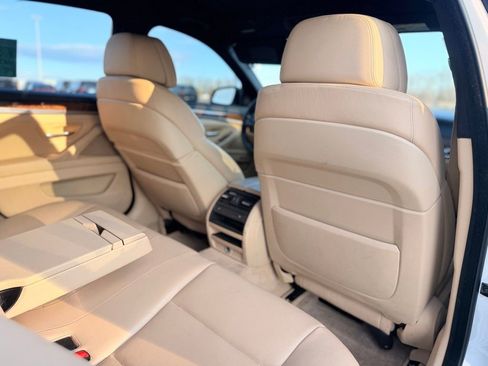 Used 2013 BMW 550i xDrive Sedan image 17
