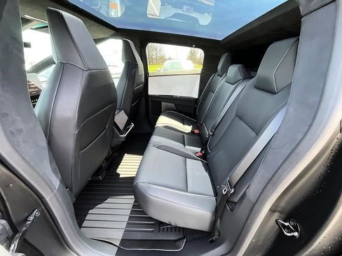 Used 2024 Tesla Cybertruck AWD Crew Cab image 31