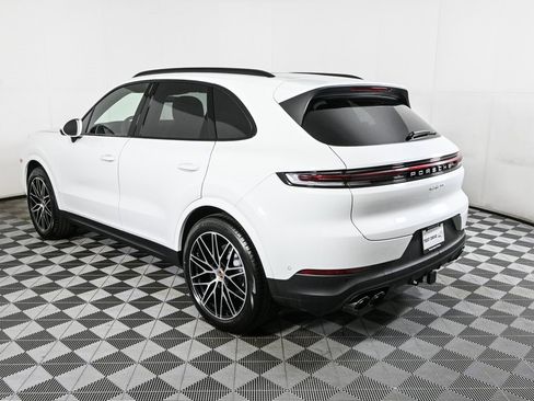 New 2025 Porsche Cayenne image 3