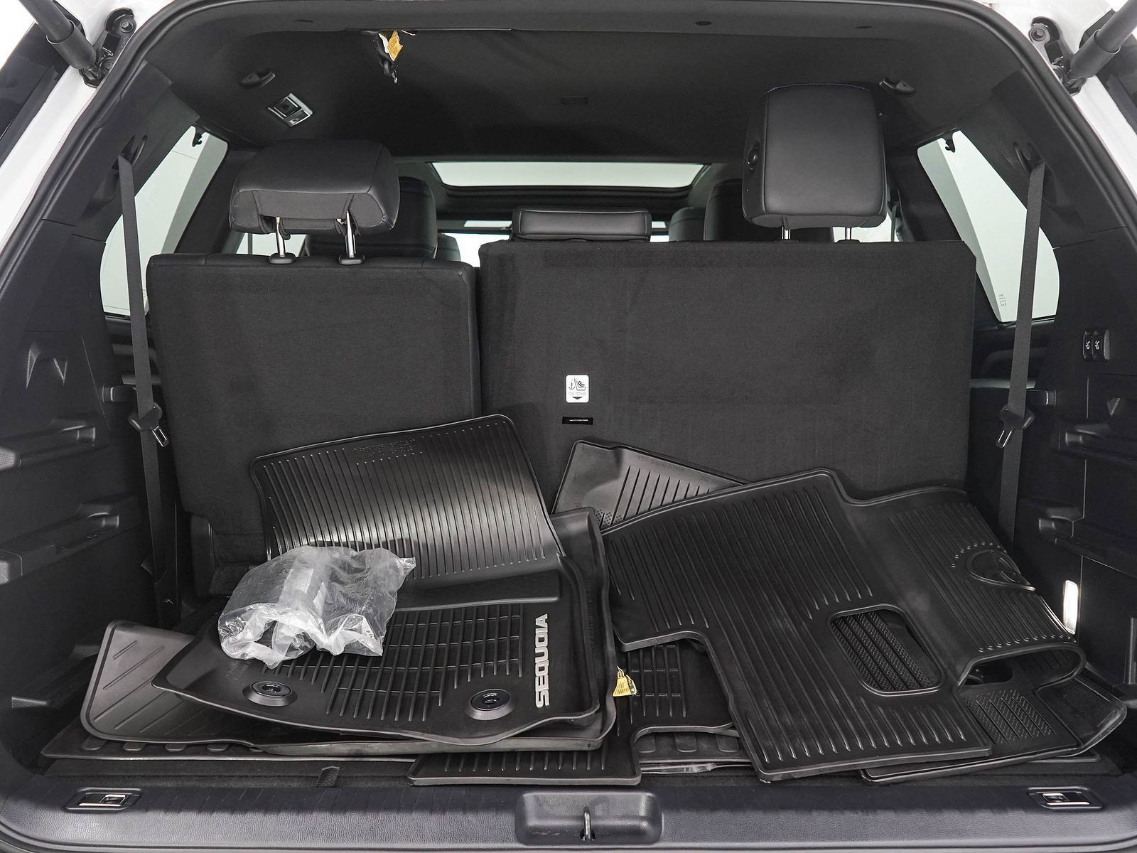 Used 2025 Toyota Sequoia Platinum AWD/4WD image 9