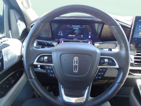 Used 2023 Lincoln Navigator L Reserve image 10