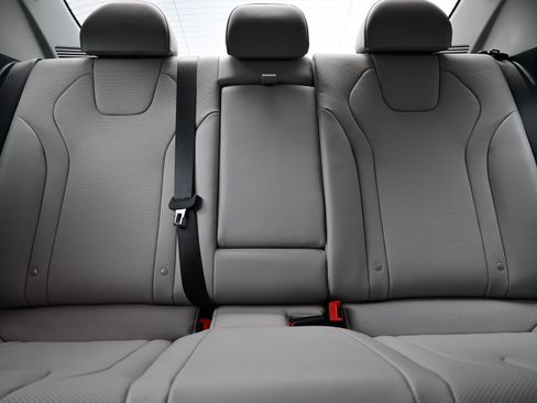 Certified 2023 Hyundai Elantra Limited image 17