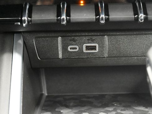 Used 2024 Chevrolet Colorado Z71 w/ Z71 Convenience Package 2 image 42