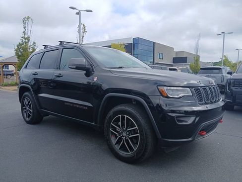 Used 2018 Jeep Grand Cherokee Trailhawk w/ Trailhawk Luxury Group AWD/4WD image 3